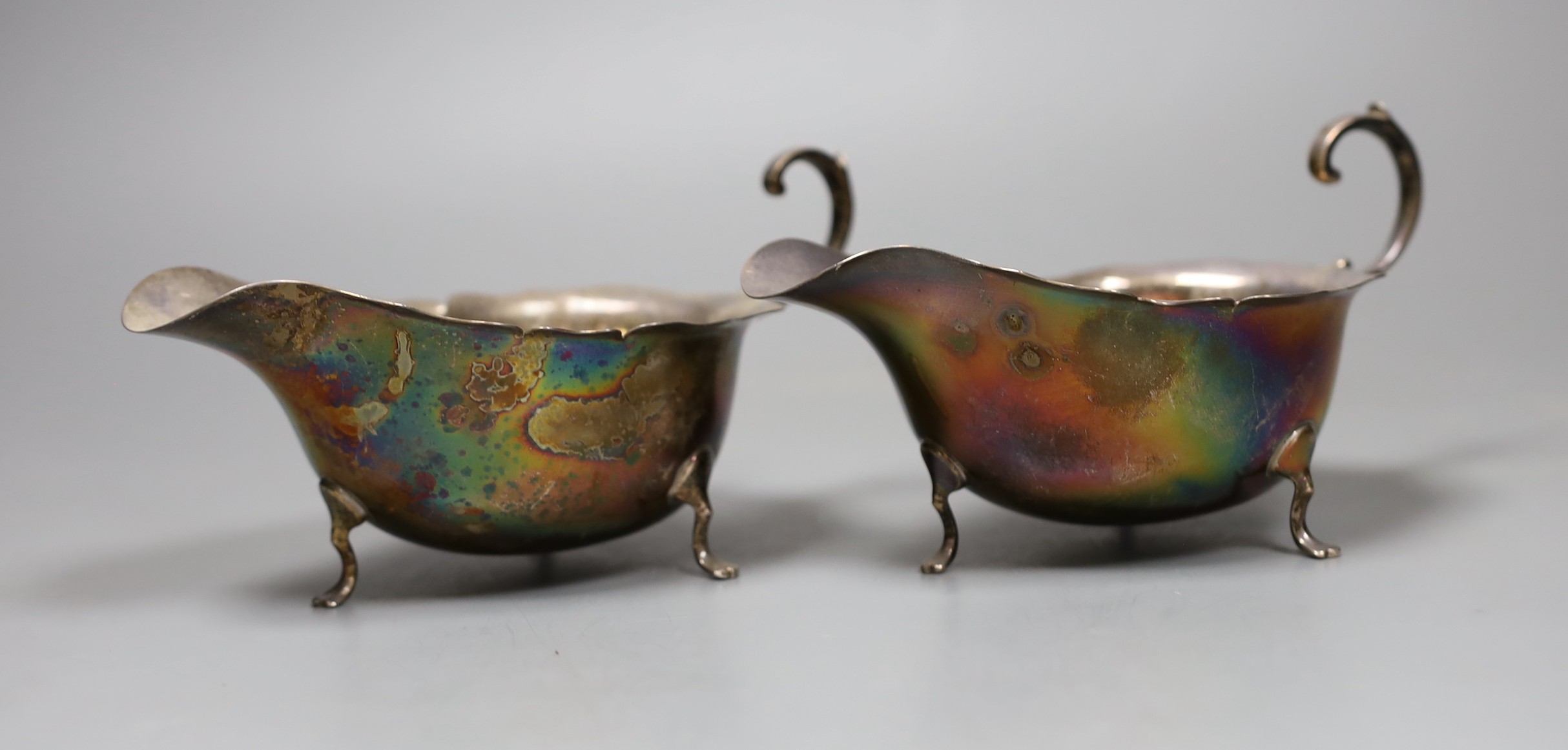 A pair of George V silver sauceboats, Adie Bros., Birmingham 1927, 13cm long